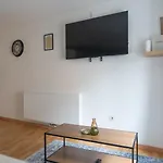 Large Maisonette I 90 M2 I For Groups & Families I 9 Guests I 3 דירה *