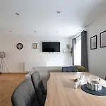 Large Maisonette I 90 M2 I For Groups & Families I 9 Guests I 3