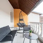 Large Maisonette I 90 M2 I For Groups & Families I 9 Guests I 3