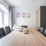 Large Maisonette I 90 M2 I For Groups & Families I 9 Guests I 3