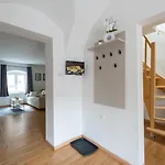 Large Maisonette I 90 M2 I For Groups & Families I 9 Guests I 3 דירה