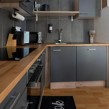 Large Maisonette I 90 M2 I For Groups & Families I 9 Guests I 3 Lejlighed