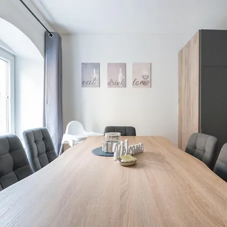 Large Maisonette I 90 M2 I For Groups & Families I 9 Guests I 3