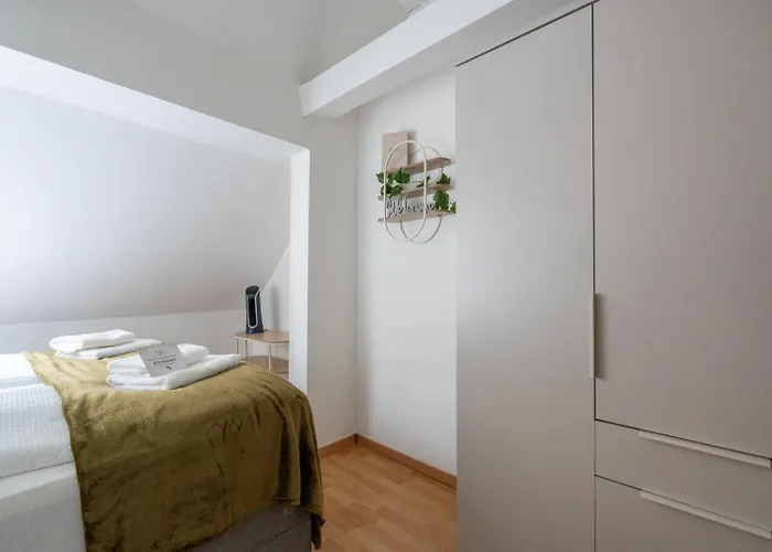 Large Maisonette I 90 M2 I For Groups & Families I 9 Guests I 3