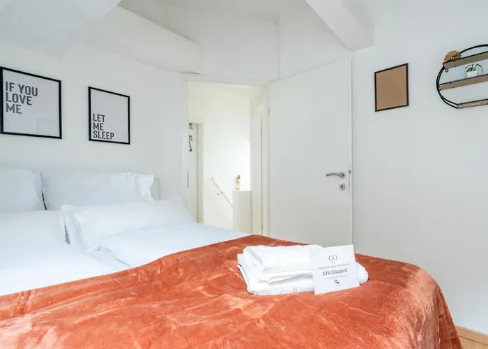 아파트 Large Maisonette I 90 M2 I For Groups & Families I 9 Guests I 3 *