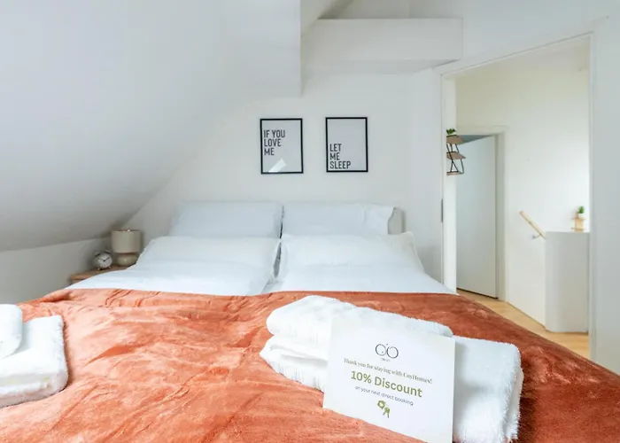 Large Maisonette I 90 M2 I For Groups & Families I 9 Guests I 3 *