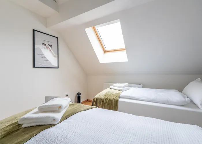 Large Maisonette I 90 M2 I For Groups & Families I 9 Guests I 3 Apartment